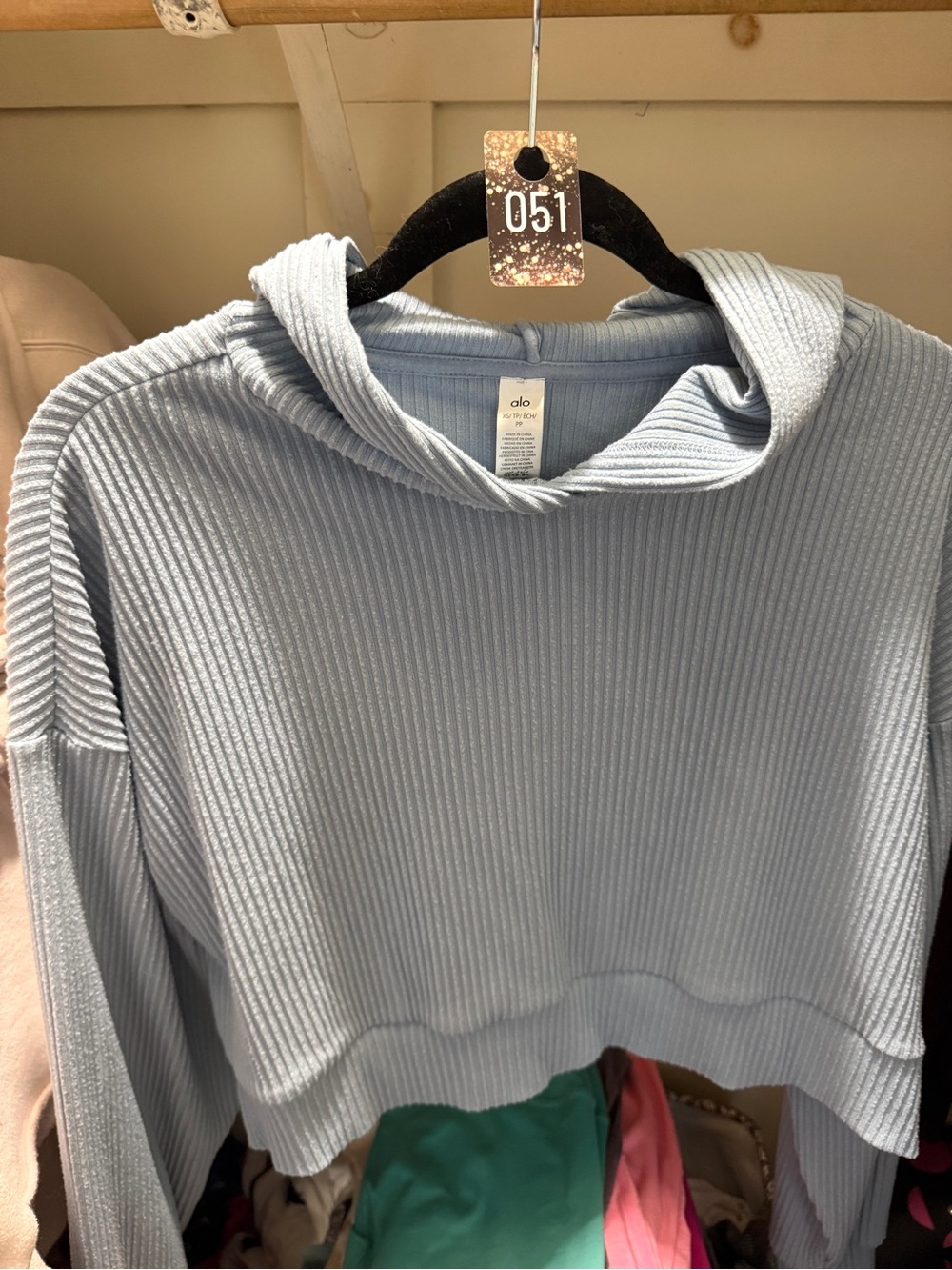 051 Alo Muse Ribbed Cropped Hoodie Sweater - Light Blue